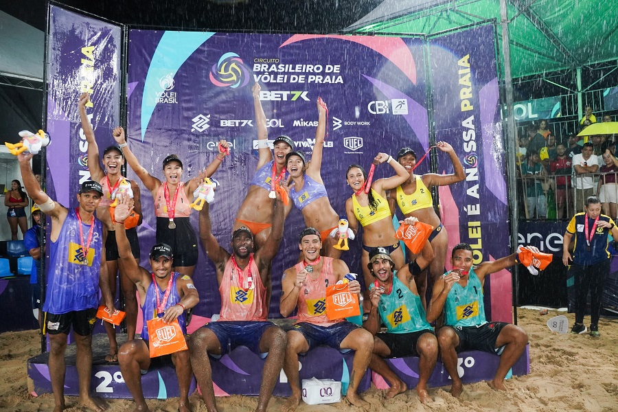 Vencedores da etapa de Teresina do Circuito Brasileiro de Vôlei de Praia - (Maurício Val / FV Imagem/ CBV)