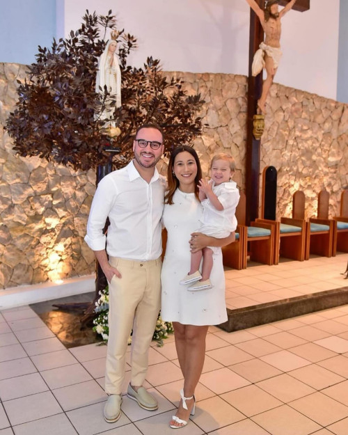 #Batizado - Um click dos queridos José Alberto Rocha Neto & Débora Matos Rocha celebrando o Batizado do sobrinho Ivaldo Neto na manhã de domingo (4/8). Chics!!! - (Divulgação)