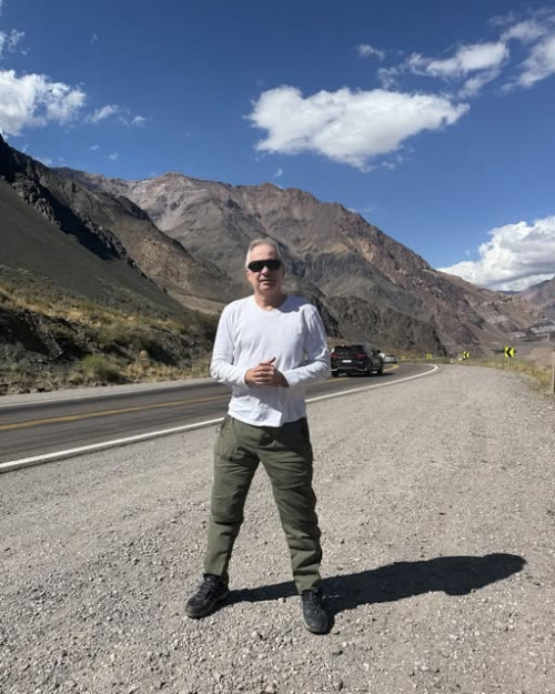 #Viagem - Um click do querido amigo Rodrigo Alaggio Ribeiro - na Ruta 7, Santiago a Mendoza, em um belo dia de sol. Chics!!!! - (Arquivo Pessoal)