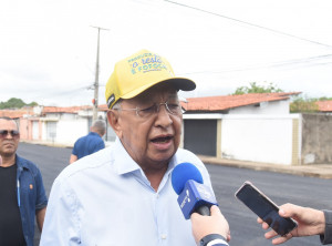 Pref. Dr. Pessoa visita asfaltamento no Bairro Pirajá