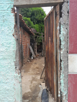 Casa destruída por incêndio no Buenos Aires