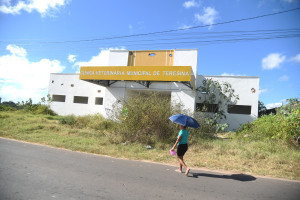 Clínica Veterinária de Teresina está abandonada após impasse sobre administração do prédio