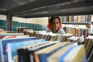 Alunos se mobilizam e criam a primeira sala de leitura em escola com 70 anos