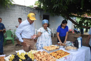 Pref. Dr. Pessoa visita asfaltamento no Bairro Pirajá