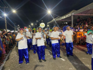 Concurso de escolas de samba e show de Thullio Milionário agitam a segunda noite de Carnaval no Litoral do Piauí 2025