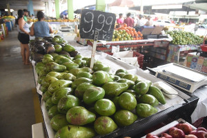 Frutas e verduras estão mais caras devido ao período chuvoso