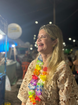 Concurso de escolas de samba e show de Thullio Milionário agitam a segunda noite de Carnaval no Litoral do Piauí 2025