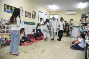 Alunos se mobilizam e criam a primeira sala de leitura em escola com 70 anos