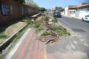 Desníveis em asfalto após obras de saneamento causam acidentes em Teresina