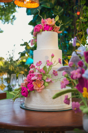 Mãe transforma tradição de crochê em decoração para o casamento da filha