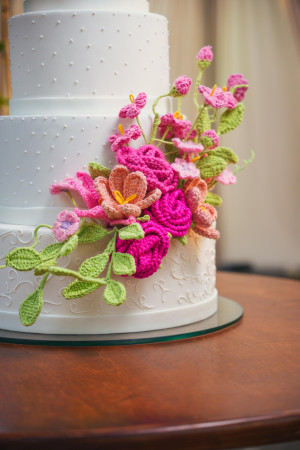 Mãe transforma tradição de crochê em decoração para o casamento da filha